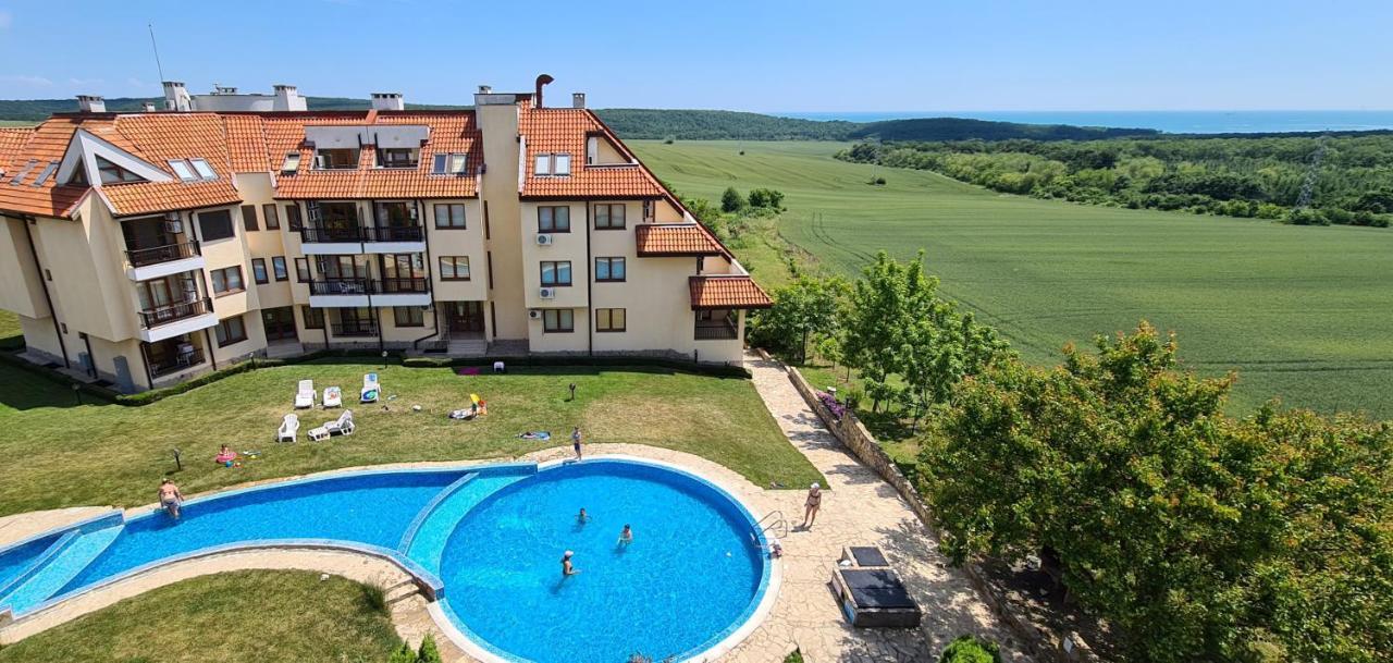 Four Seasons Apartment - Oasis Beach Resort Bliznatsi Esterno foto