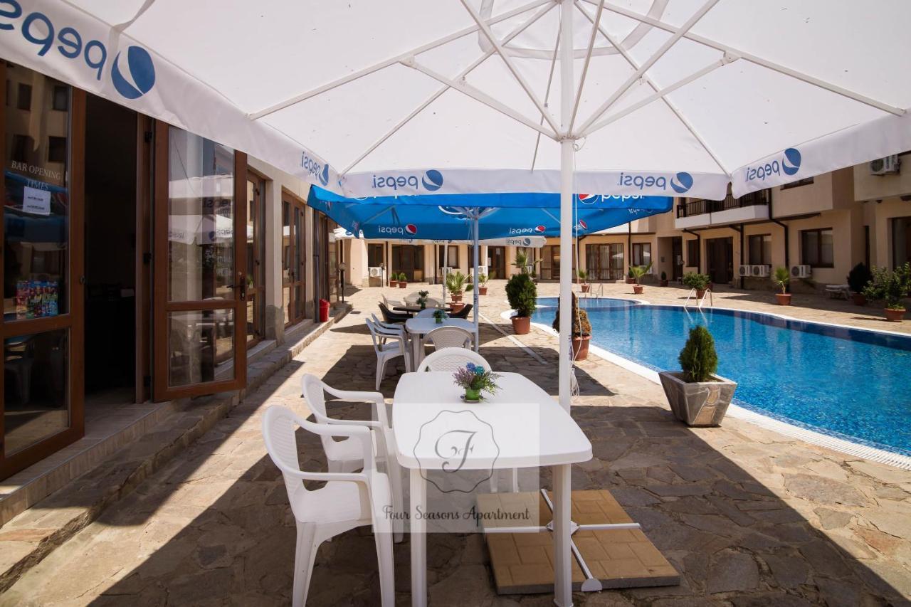 Four Seasons Apartment - Oasis Beach Resort Bliznatsi Esterno foto