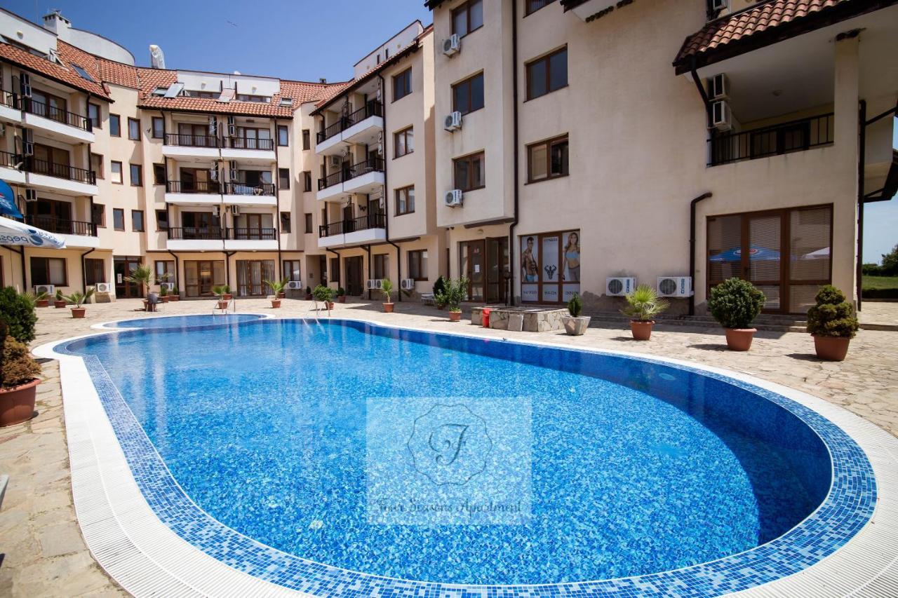 Four Seasons Apartment - Oasis Beach Resort Bliznatsi Esterno foto